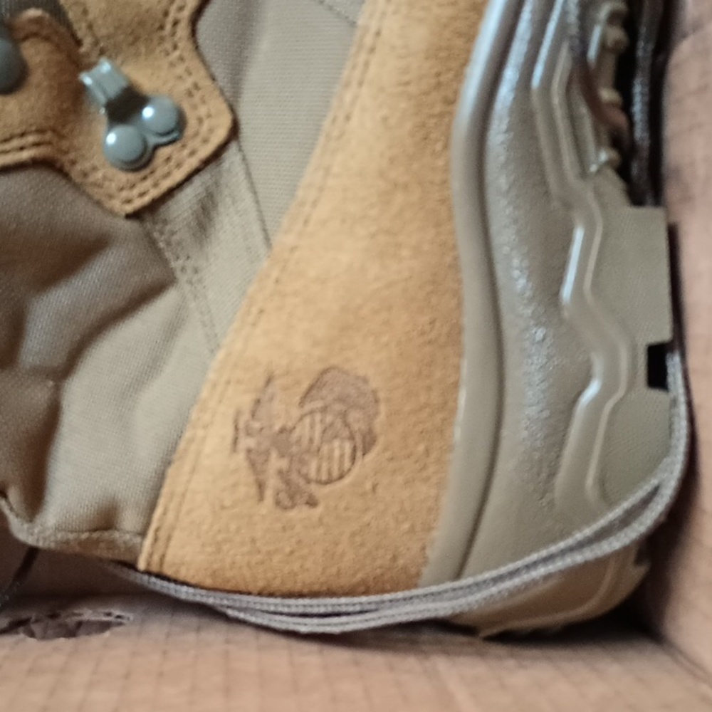 NIB Danner Coyote USMC 8" HW EGA boot M 8 W 9.5 - Picture 2 of 5